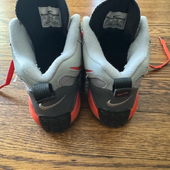 Nike Diamond Turf- (Deion Sanders)
Gray and Orange Sneakers with Dynamic Design - Picture 8 of 16